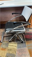 Salon Chair Very Heavy Bring help
