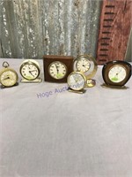 Set of 6 assorted small clocks