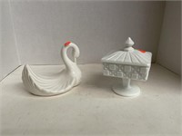 2 ct. - Ceramic Decor Pieces. Swan & Milk Glass