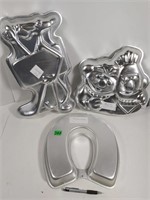 3 Large cake mold tins