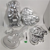 4 Cake mold tins, Cartoon