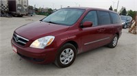 2008 Hyundai Entourage GLS Minivan