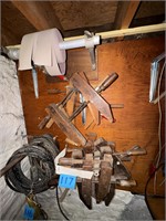Lot of wooden clamps item