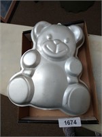 1982 Wilton Teddy Bear Cake Mold