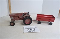1/16 IH Tractor & Wagon