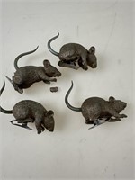 4 Mice Decor Pieces 1 hand needs fixing