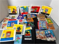 Lot of trading cards and wrappers - Toy