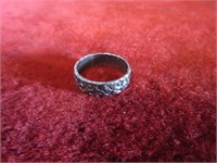 Sterling silver ring. Floral.