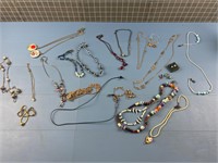 VARIOUS WOMEN'S COSTUME JEWLERY