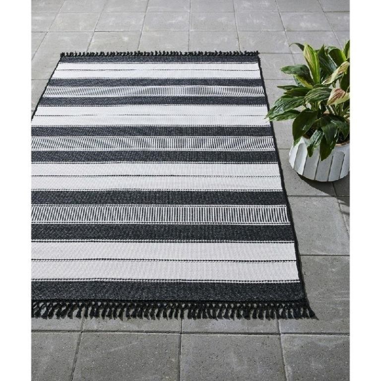 New Better Homes & Gardens Outdoor/Indoor Rug, Siz