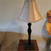 B223 Wood occasional table and lamp
