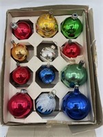 SELECTION OF VINTAGE AND ANTIQUE GLASS ORNAMENTS