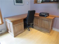 Corner Desk & Chair / Bureau en coin & chaise
