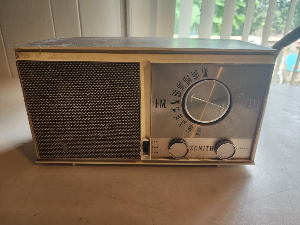 Vintage Zenith Radio, AM & FM Radio,MCM,1950s