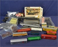 Lot HO Scale Train Accessories & Pieces