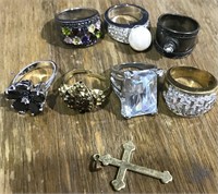 7 VINTAGE COSTUME RINGS AND CROSS PENDANT