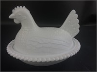 Vtg Milk Glass Hen on Nest