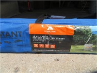 Instant pop-up 10' x 10' canopy As new
