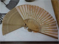 2 bamboo fans