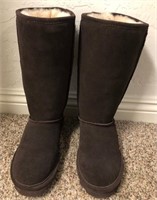 K - PAIR OF WOMEN'S BEAR PAW BOOTS SIZE6 (W18)