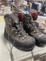 SZ 7 SIMMS BOOTS