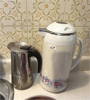 COFFEE MAKER & CARAFE