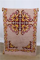 HAND HOOKED RUG WITH INTERESTING DESIGN MOTIF
