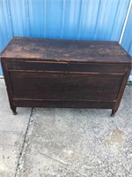 ANTIQUE BLANKET CHEST FROM LATE 1800'S EARLY 1900S