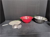 (2)Colanders, Vegetable Steamer & Splatter Screen