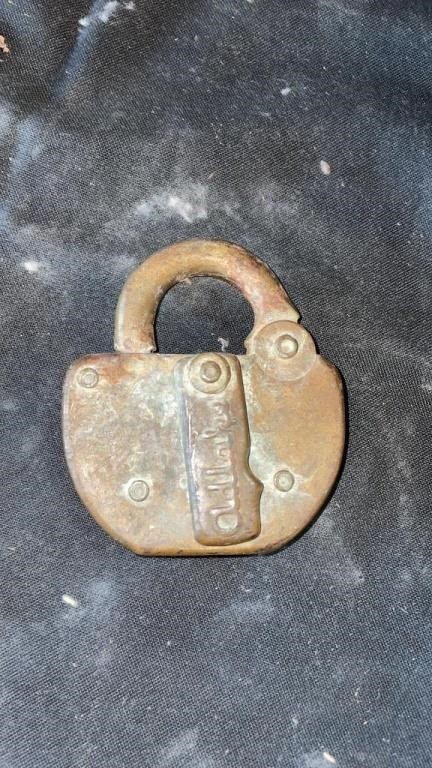 vintage Rail Road  lock no key