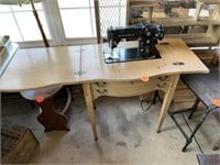 Singer Sewing Machine w/Cabinet (Untested)