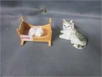 cats figurines .