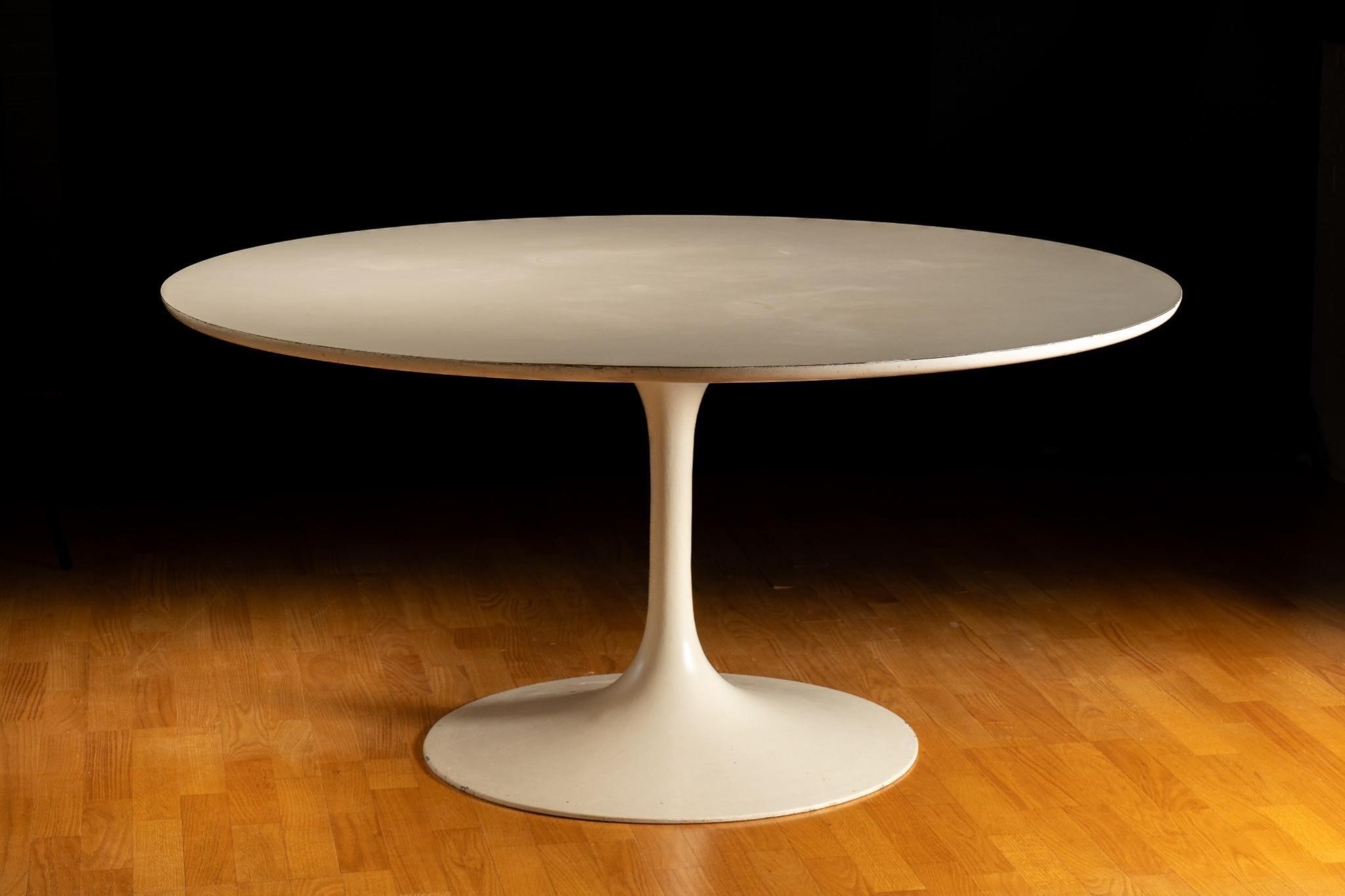 Tulip Dining Table attributed to Saarinen, Knoll