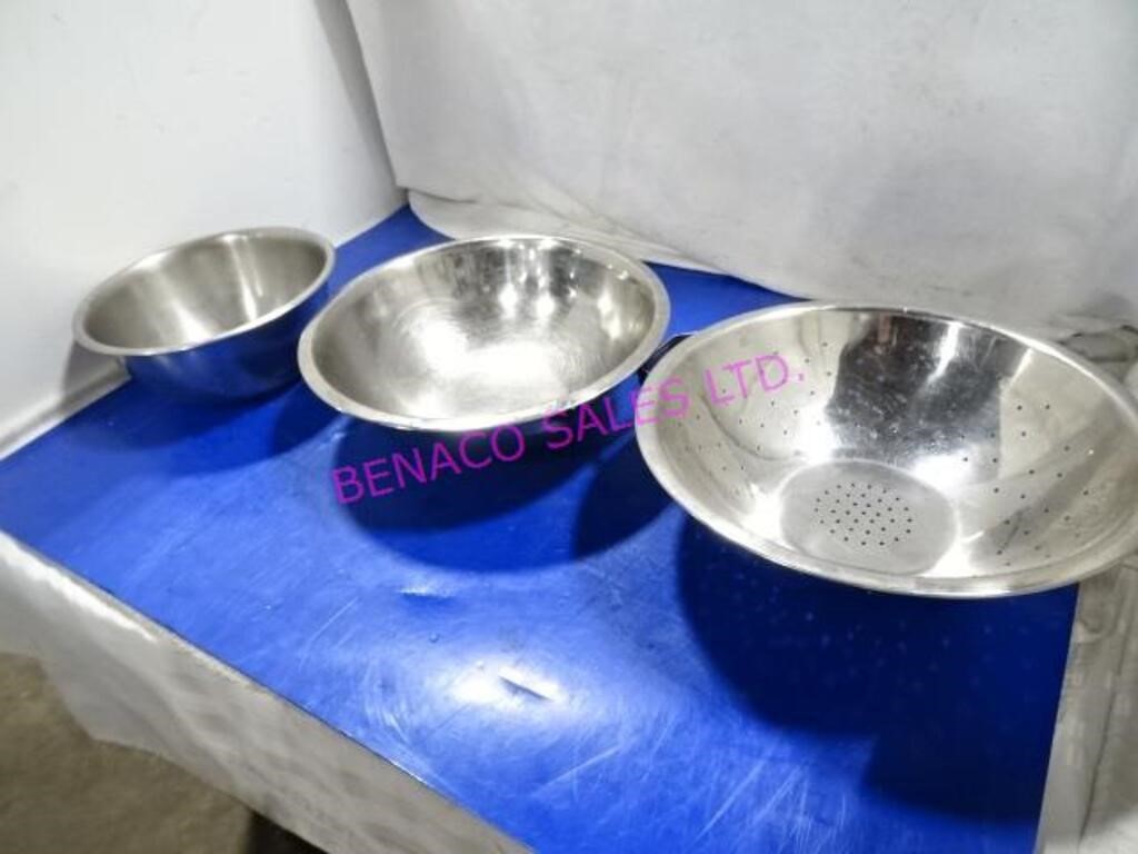 LOT,3 S/S COLANDERS & 3 S/S MIX BOWLS