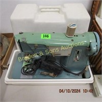 USED SINGER SEWING MACHINE WITH CARRYING CASE