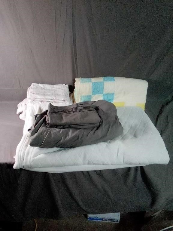 Bedding lot includes twin sized bed sheets and