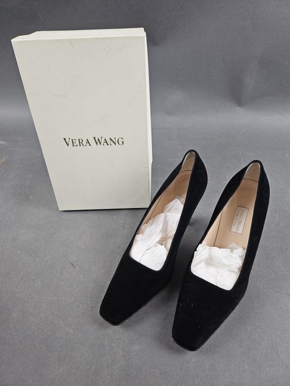 Vintage Vera Wang Suede Pumps