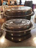 Large and small black speckled roasting pans