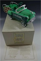 HALLMARK KIDDIE CAR CLASSICS STATION WAGON DIECAST