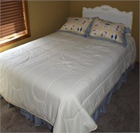 Country Chic Twin Headboard w/ Double Bed & Linens