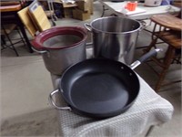 Large fry pan 2 stock pots