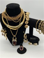 VTG Gold Toned Jewlery; Necklaces, Bracelets,