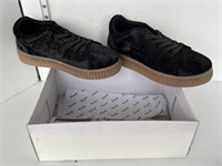 Pair of shoes- Sz 6.5