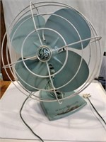MCM general electric fan ( missing nob)