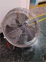 Hampton bay fan: approx 21 inches wide