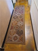 Hall runner rug: approx 93 x 25 inches