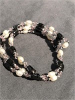 Magnetic bracelet with pearls and pink stones and