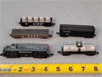 4- N Scale Train Cars & Dummy Engine