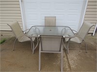Outdoor Patio Table w/ 4 Stackable Chairs