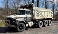 1994 MACK RD688S Dump truck E7 350hp raw